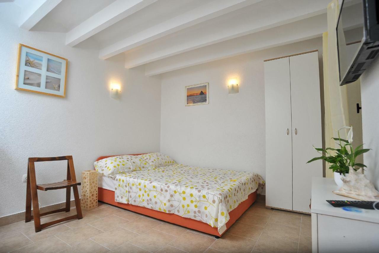 Apartments Sonia & Ana Trogir Exterior foto